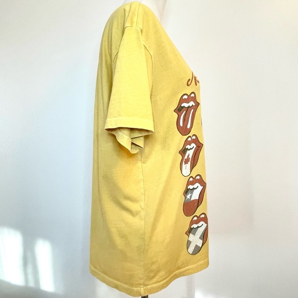 Rolling Stones Yellow Graphic Band Tee Women’s Medium 100% Cotton - Picture 3 of 8